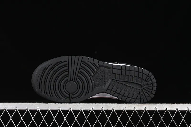 All categories Nk SB Dunk series Nk SB Dunk Low low-top sneakers Nk SB Dunk Low black and pink low-top casual sneakers CW1590-100